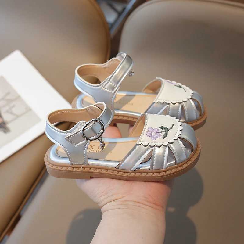 Girl Leather Princess Sandals 2024 Summer New Casual Retro Barefoot Embroidered Flower Soft Bottom Half SandalsT250315