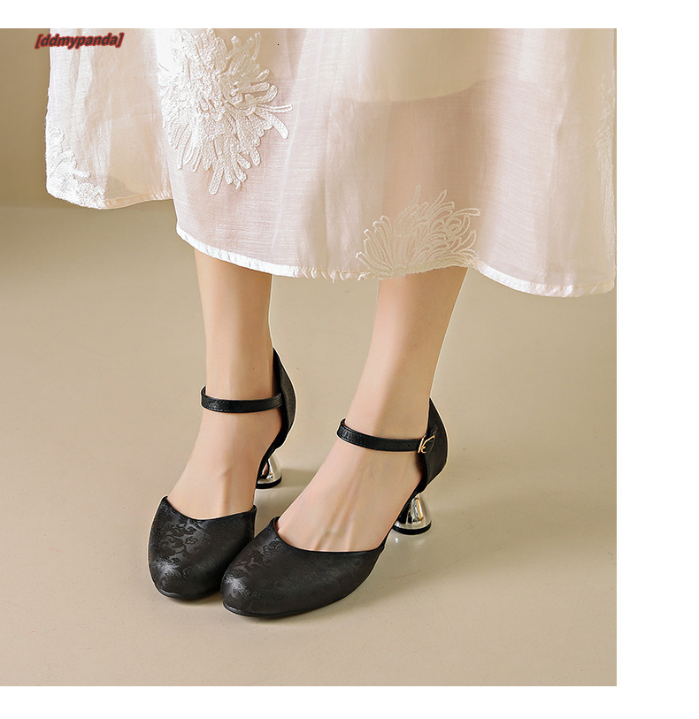 Spring and summer new Chinese style women's paired skirts, fashionable sandals with toe caps, fairy style, hollow single shoes for outdoor wear, 