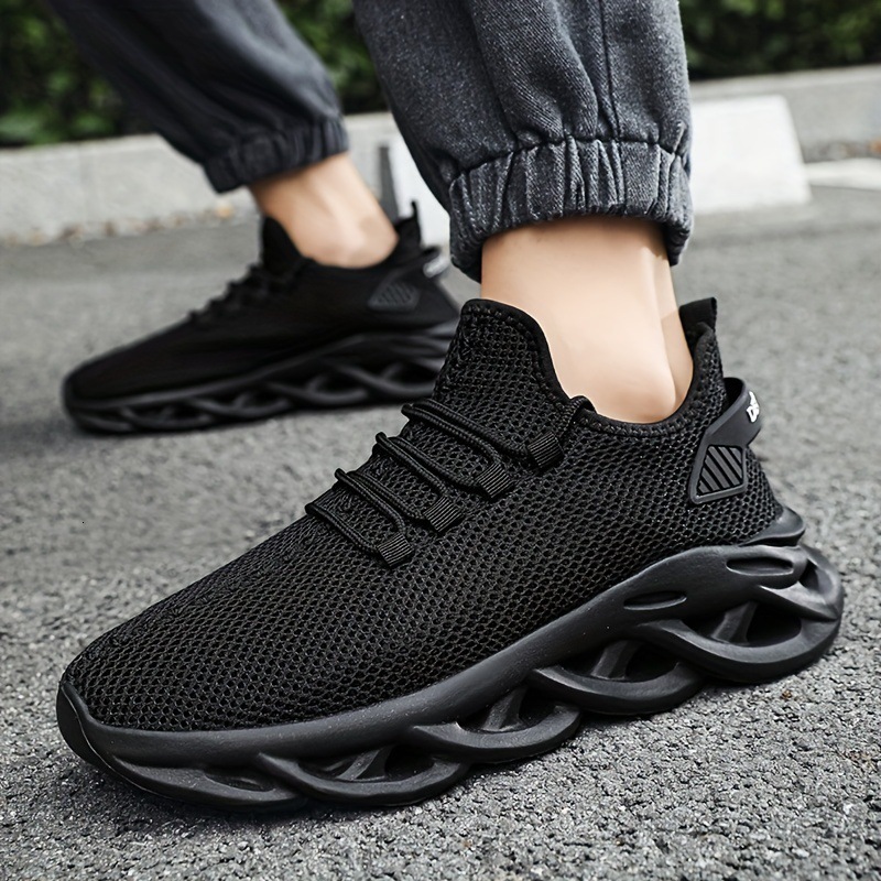 Men Mesh Sneakers 2025 New Fashion Lightweight Breathable Running Shoes Youth Big Size Designer Shoes