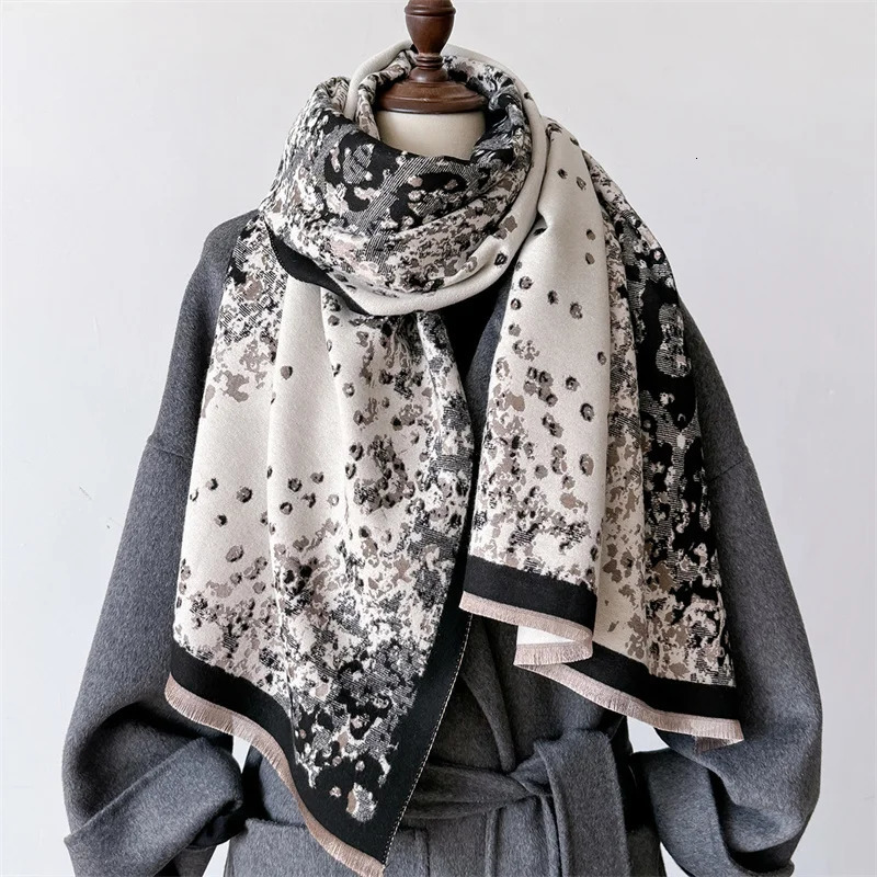 cashmere womens floral scarf winter warm shawl and wrap Bandana Pashmina womens Foulard square thick blanket raincoat 250314