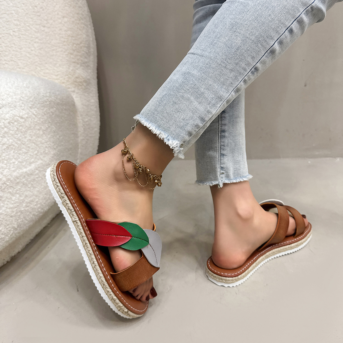Elegant Women's Open-Toe Flat Sandals - Lightweight and Breathable Footwear for Hot Days
