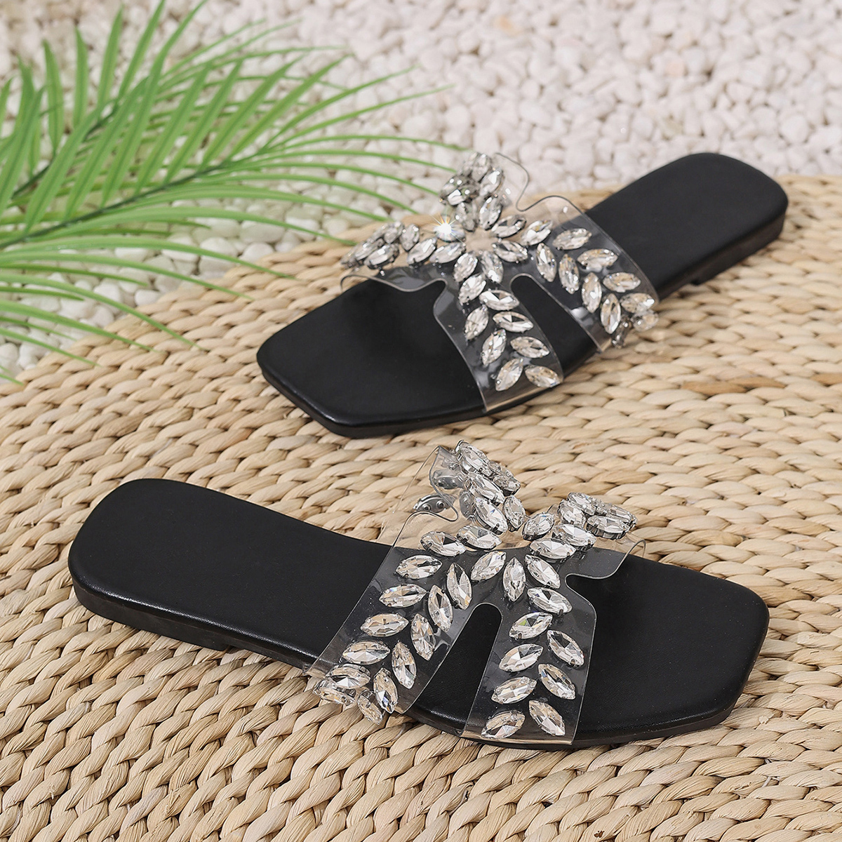 Stylish Women's Flats Sandals Perfect for Warm Weather