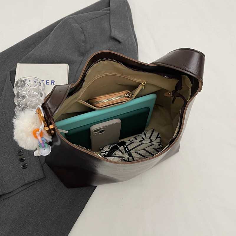 Womens PU leather large capacity bucket bag womens shoulder messenger bag classic simple casual womens handbag Y250315