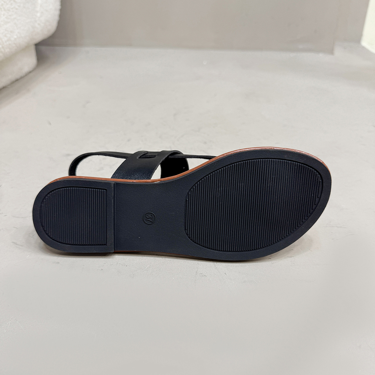 Stylish Ladies' Flats with Breathable Design