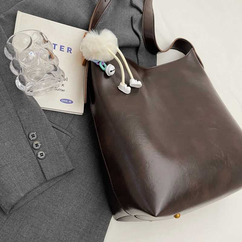Womens PU leather large capacity bucket bag womens shoulder messenger bag classic simple casual womens handbag Y250315