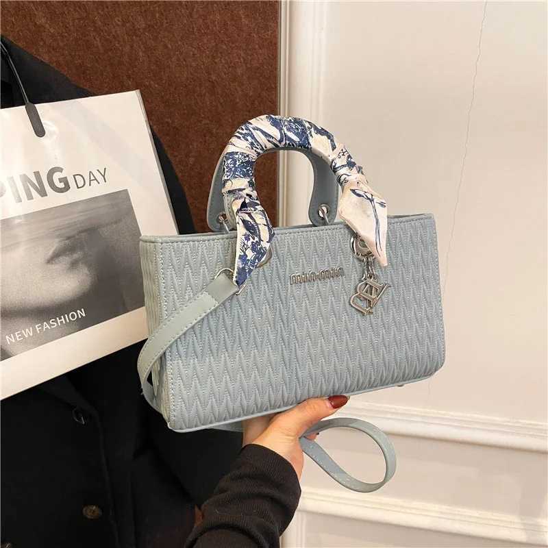 High quality womens chain strap cross body bag womens zipper bag casual travel shoulder bag fashionable design handbag Y250315