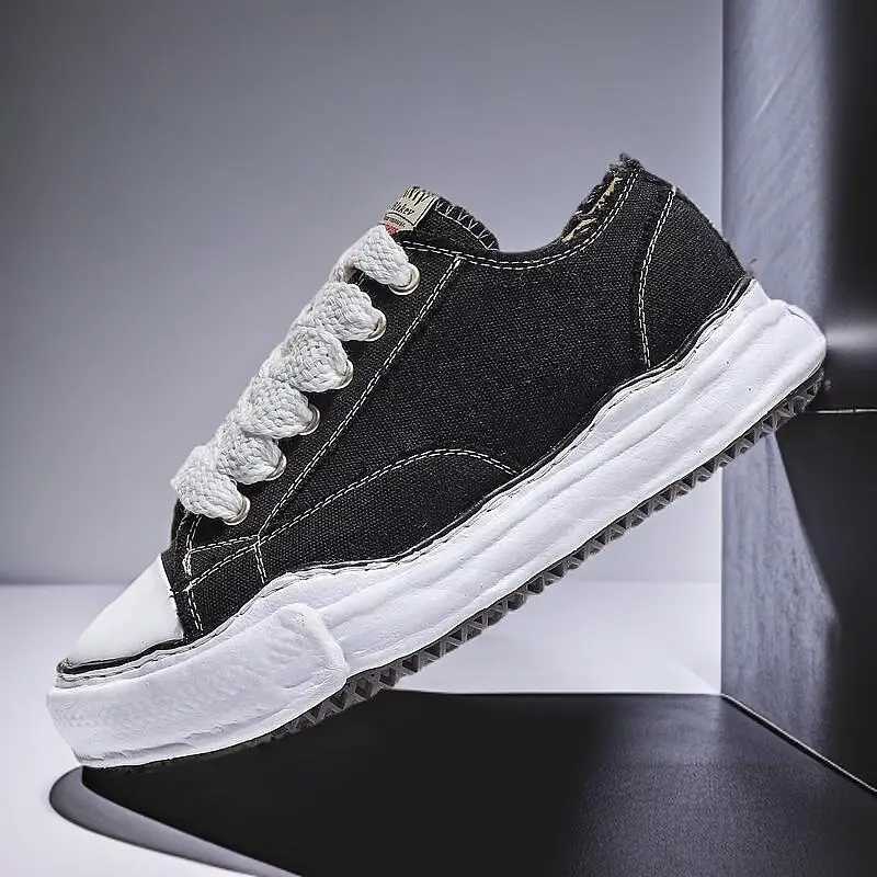 New autumn canvas shoes mens low top thick selling high gain casual sports shoes Y250315