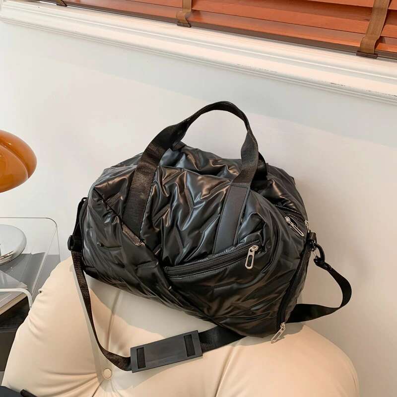 2025 New Large Capacity Splicing Zipper Solid Thread Down Cloth Travel Bag Designer Fashion Handbag Women's Bag2
