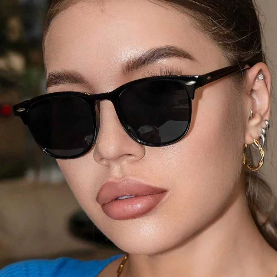 Retro Metal Rivet Sunglasses for Women Retro Neutral Classic Outdoor Travel Fashion Glasses with Gradient Tone W250315