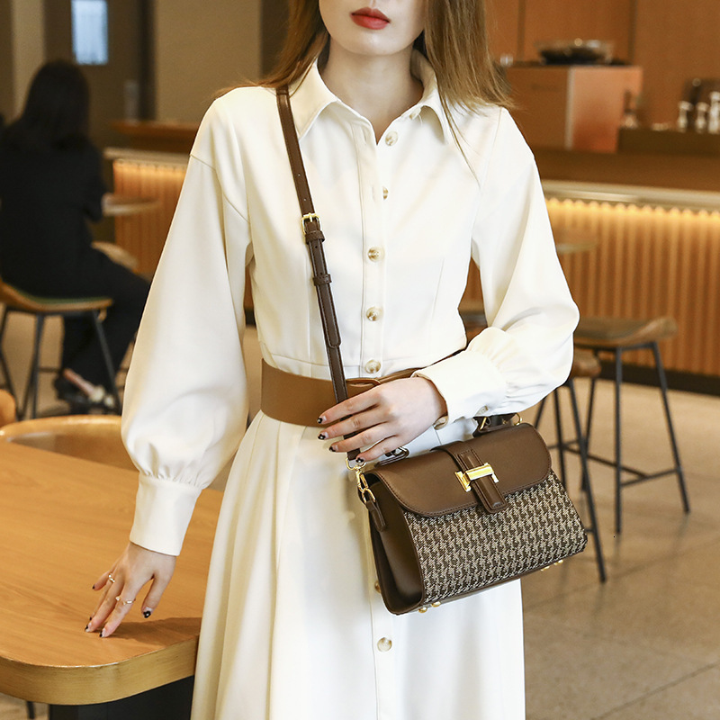 Korean Version Handbag 2024 New Fashionable And Versatile High Appearance Commuting Shoulder Crossbody For Women Small Square Bag