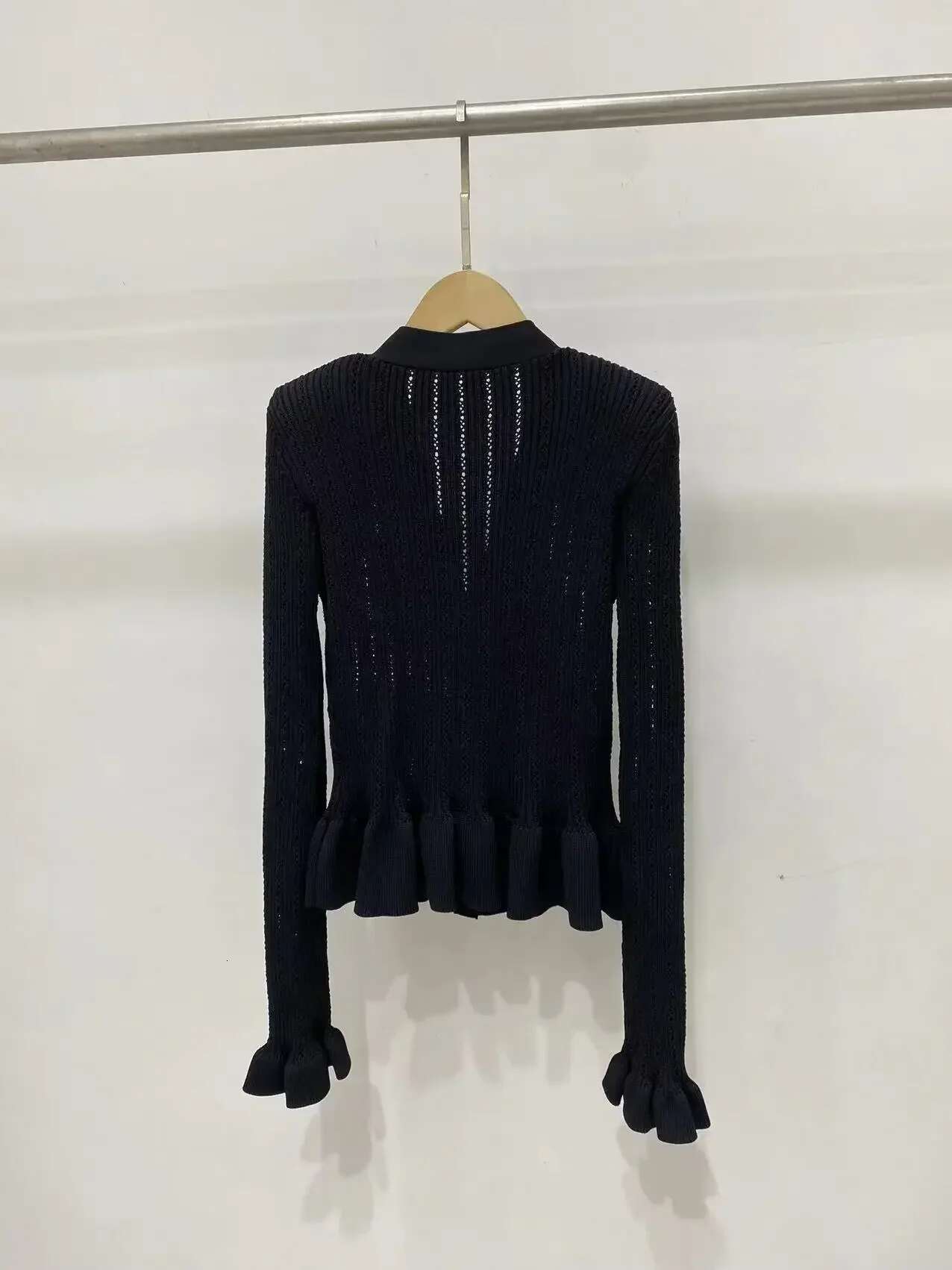 Women's Black Knitted Long-Sleeved Cardigan V-Neck Slim Fit Classic Design Ladies Tops