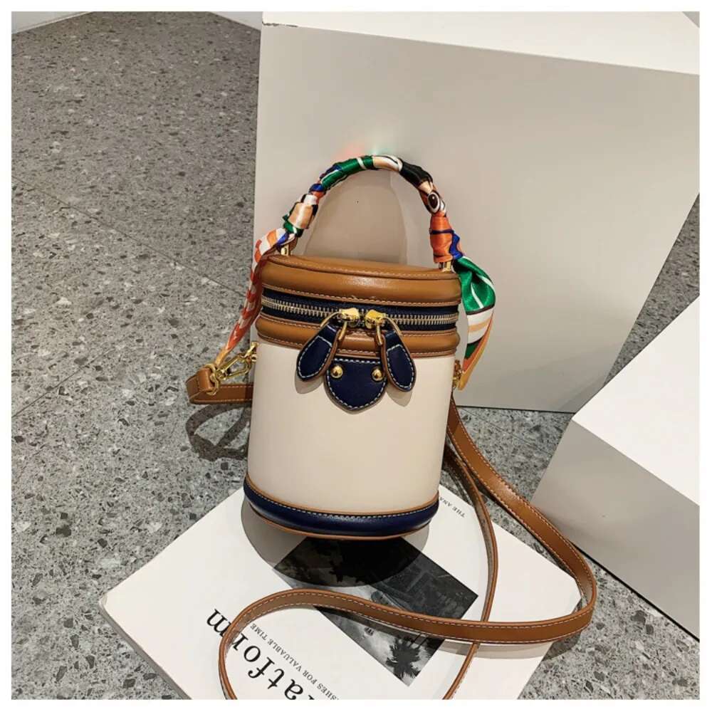 Fashion Women PU Leather Portable Cyder Bucket Crossbody Large Capacity Hand Bag For Travel Shopping