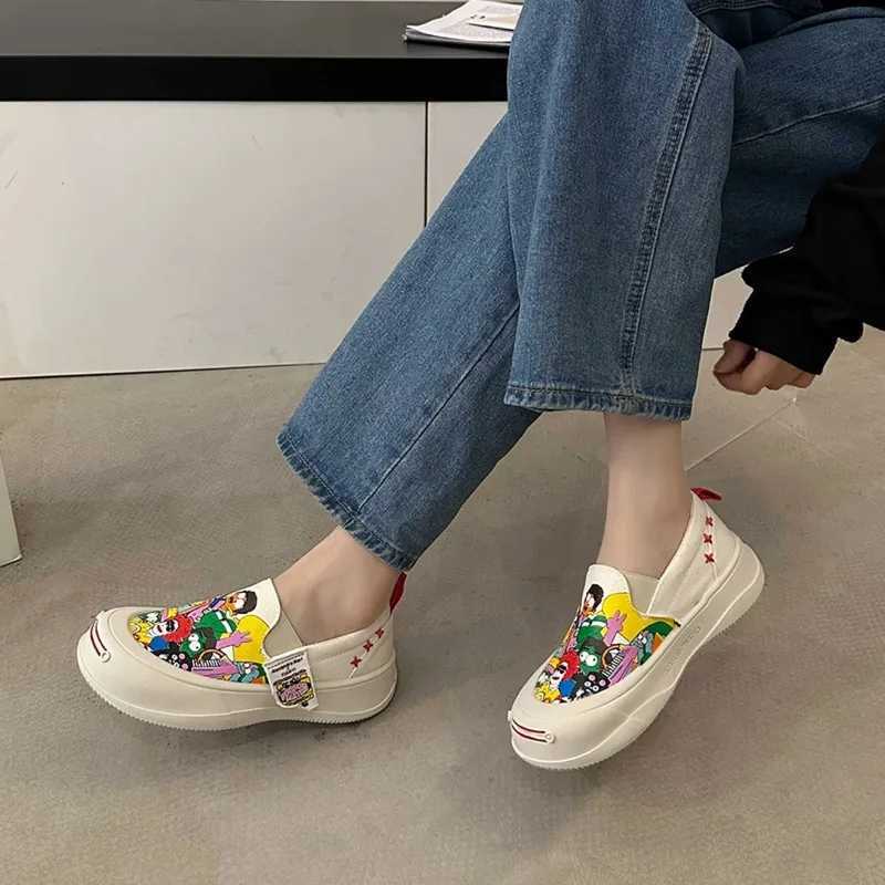 Women Platform Vulcanized Shoes 2024 New Woman Thick Sole Canvas Loafers Fashion Graffiti Sneakers Outdoor Flats Sports Shoes Y250315