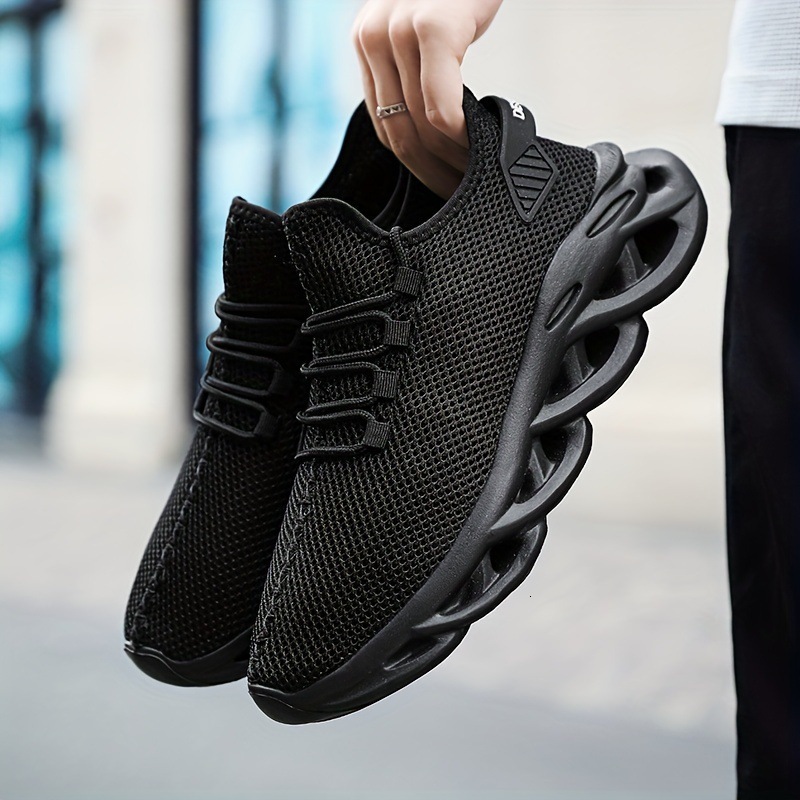 Men Mesh Sneakers 2025 New Fashion Lightweight Breathable Running Shoes Youth Big Size Designer Shoes
