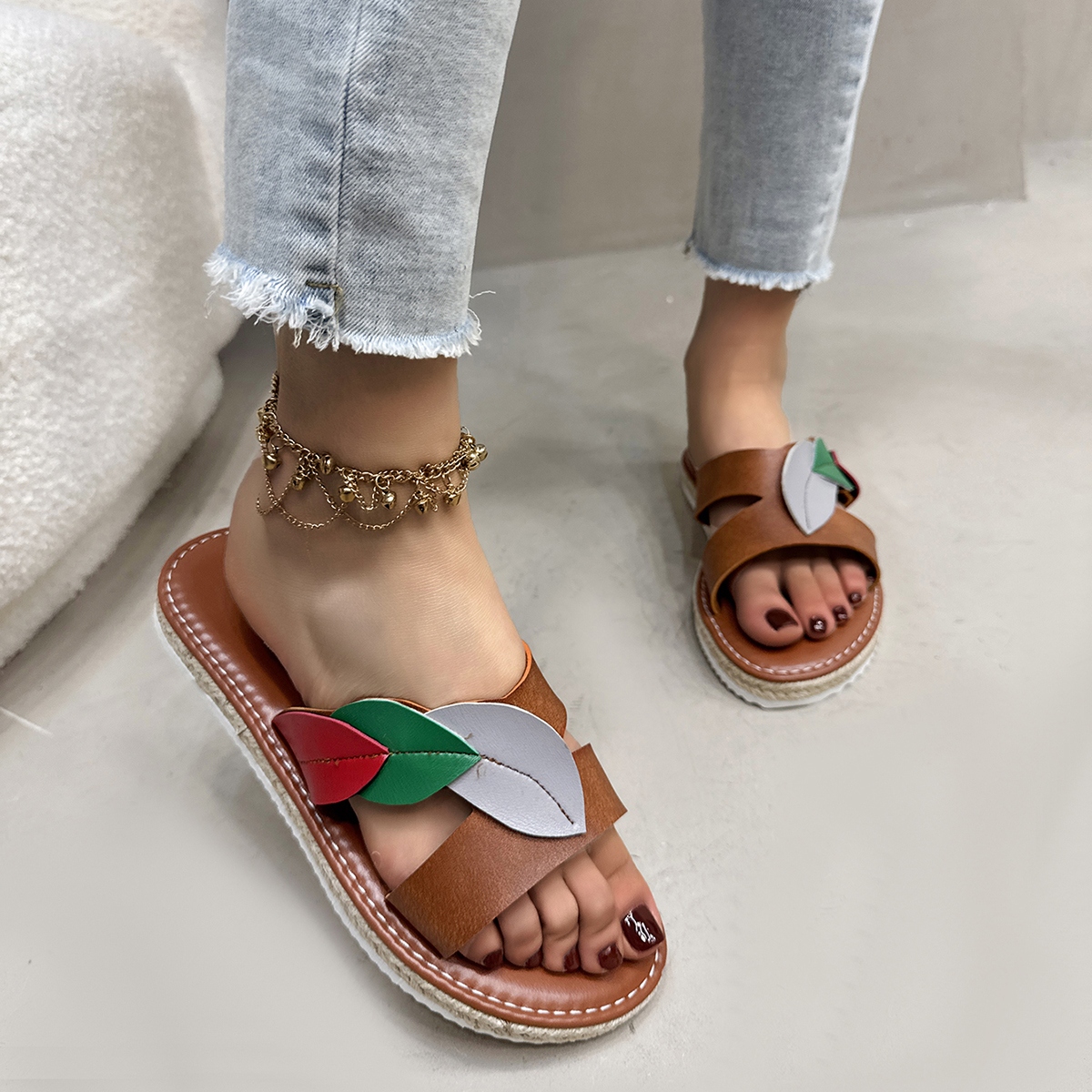 Elegant Women's Open-Toe Flat Sandals - Lightweight and Breathable Footwear for Hot Days