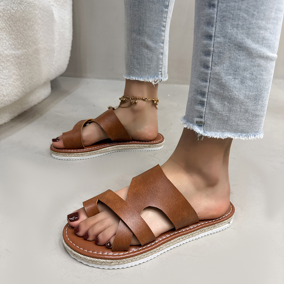 Summer Essential: Soft & Stylish Women's Flat Sandals