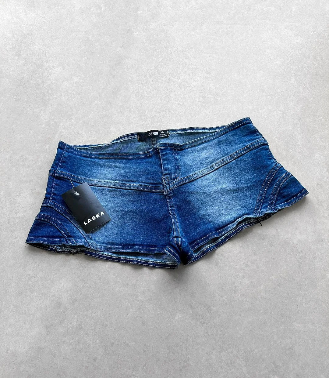 Low waist straight leg American spicy metal belt buckle punk style light wash Distressed denim hip embrace super shorts 250312