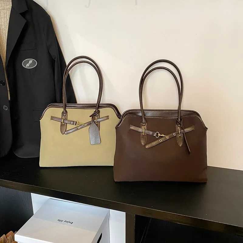 Luxury Minimalist Womens Commuter Money Bag High Quality Leather Cross body Handbag with Retro Letter Details Y250315
