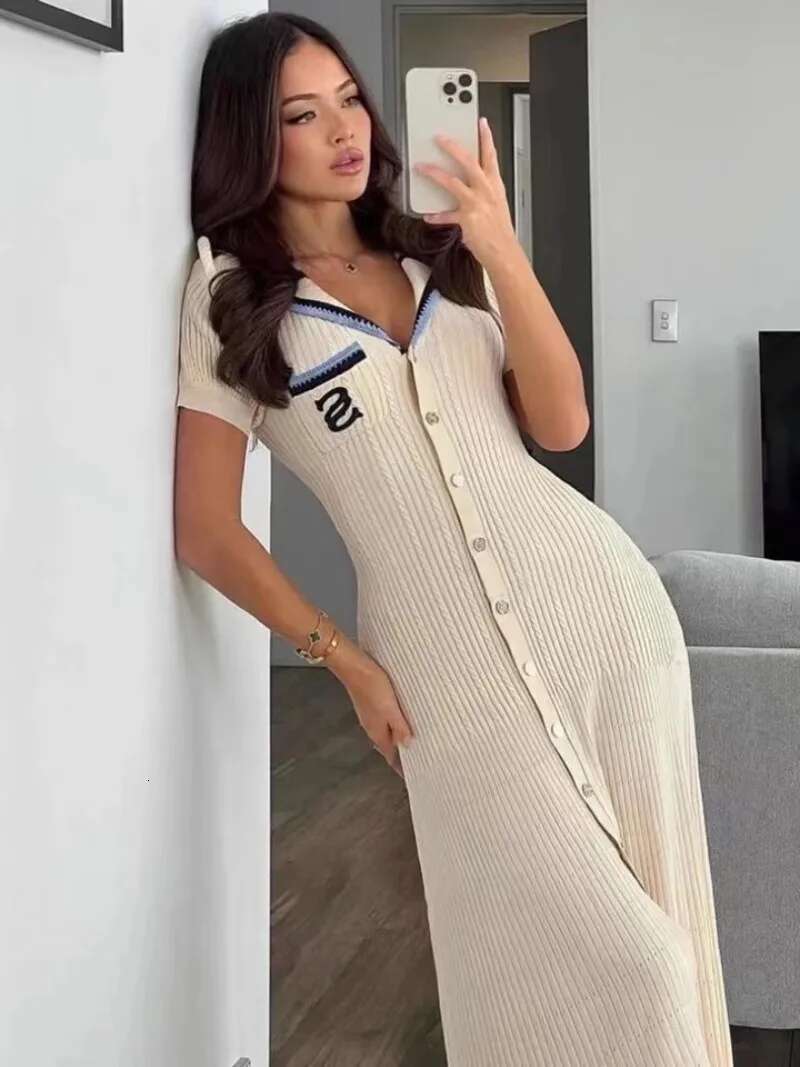 2024 Summer Elegant Slim Knitted Dress Women's Letter Single Breasted Long Sleeved Designer Vintage Dresses White Autumn
