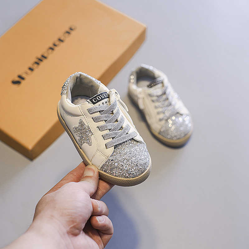 Athletic Outdoor Korean version of new baby board shoes fashionable girls walking shoes boys soft soled non slip single shoes star shoes glitter child