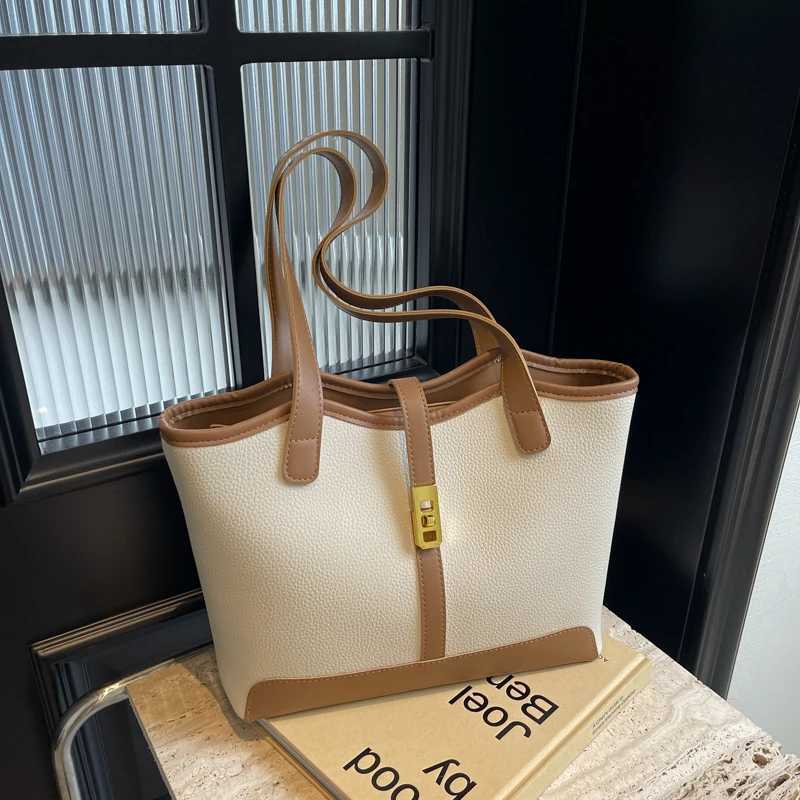 Fashion brand handbag new large capacity shoulder bag high-end womens bag Fashion niche leisure handbag lady Y250315