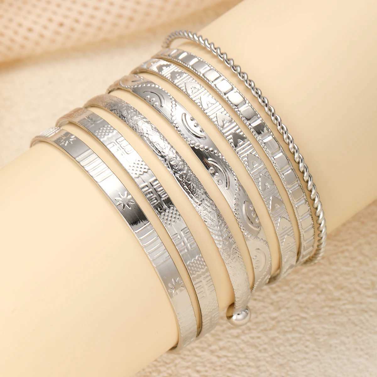 7 pieces/set Retro Elegant Diamond Heart Twisted Design Bracelet Gold Smooth Bracelet Set Female Charm Jewelry GiftXJ250315