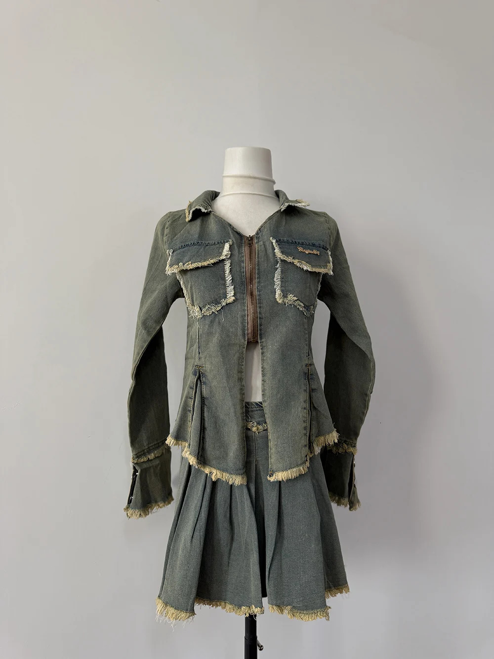 This Years French Longsleeved Allmatch n Retro Chinese Spice Washed Denim Short Jacket and Skirt Suit 250312