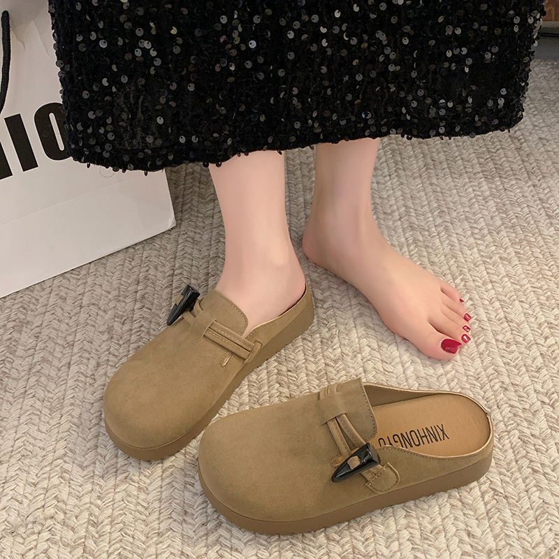 Stylish Women's Slip-On Slippers - Versatile Design with Soft Soles for All Seasons