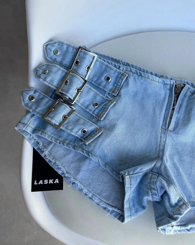 Low waist straight leg American spicy metal belt buckle punk style light wash Distressed denim hip embrace super shorts 250312