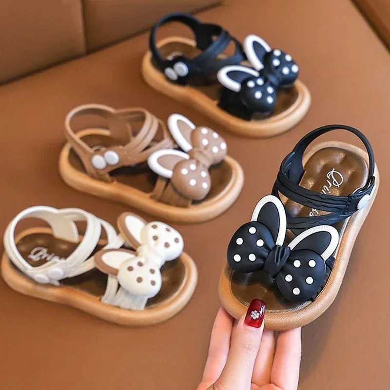 Cute butterfly decorated flat sandals for summer suitable for girls princesses children slippers anti slip beaver outdoor flip up childrens shoesT2503