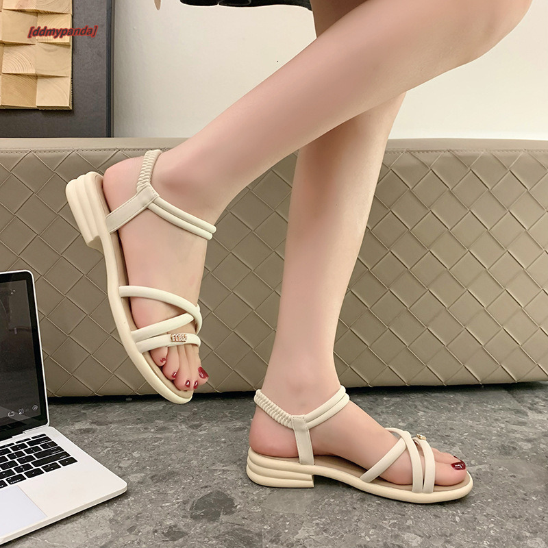 Flat bottomed rhinestone for women in spring and summer wearing 2025 new fairy style dress with soft bottom Roman beach sandals ddmypanda
