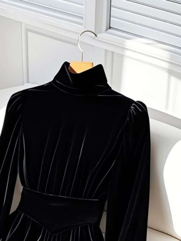 Temperament Lady Tops Veet Blouses For Women 2025 Camisas De Mujer Slim Waist Puff Sleeve Shirts Korean Vintage Chic Blouse