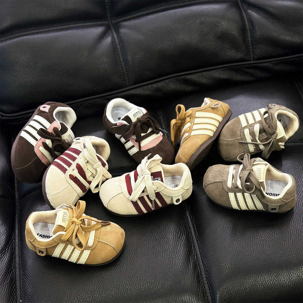 Athletic Outdoor Childrens moral training shoes 2025 spring new style girls board shoes boys sports shoes baby soft soled walking shoes baby shoesY250