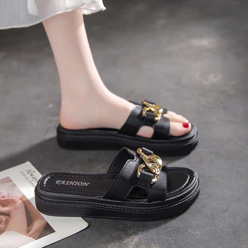 Sandals for women in the summer of 2024, fashionable thick sole, casual flat bottom, small fragrant style, non slip, versatile cool
