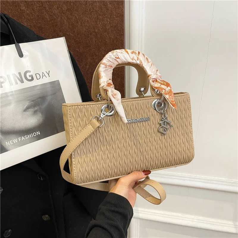 High quality womens chain strap cross body bag womens zipper bag casual travel shoulder bag fashionable design handbag Y250315
