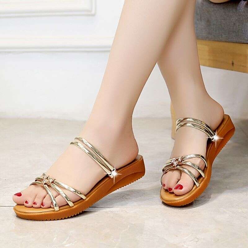 2024 New Summer Fashion Outing Slippers Integrated Soft soled Non slip Shoes for Women Sandals
