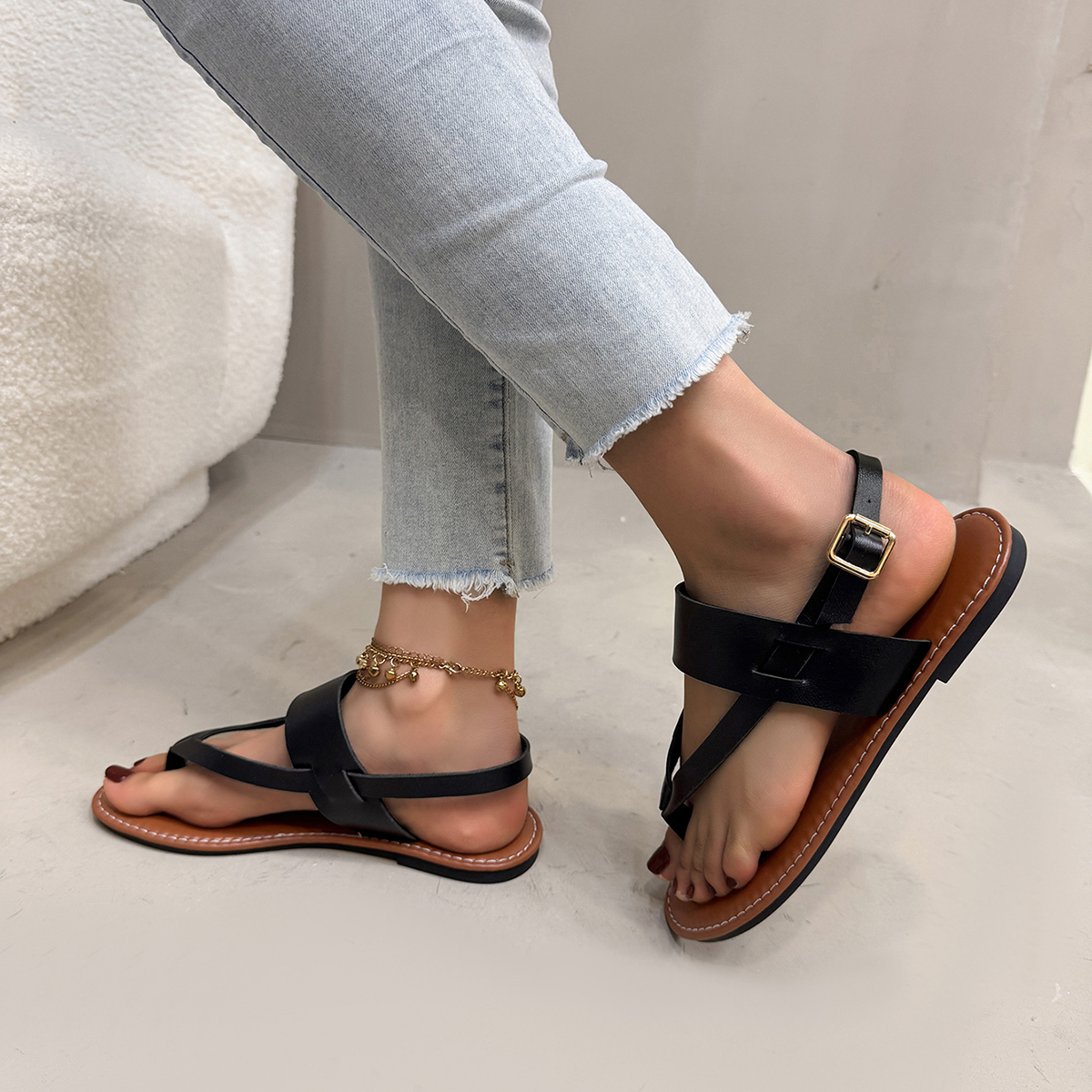 Stylish Ladies' Flats with Breathable Design