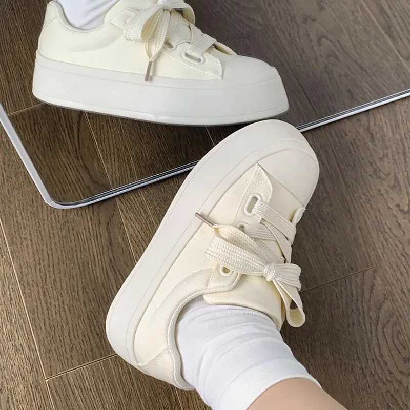 Thick soled white womens shoes 2025 new womens shoes niche casual board shoes popular student canvas shoes trend Y250315