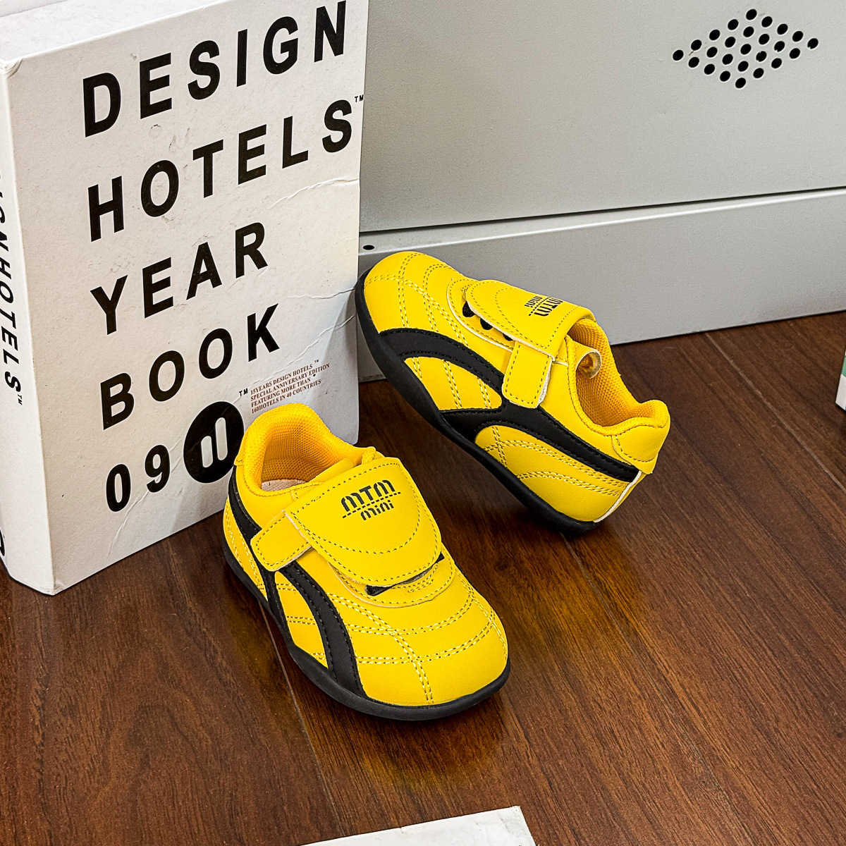 Athletic Outdoor Baby board shoes 2025 Spring and Autumn style childrens sports shoes flip up casual shoes for boys and girls baby soft soled walking 
