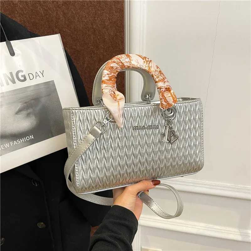 High quality womens chain strap cross body bag womens zipper bag casual travel shoulder bag fashionable design handbag Y250315
