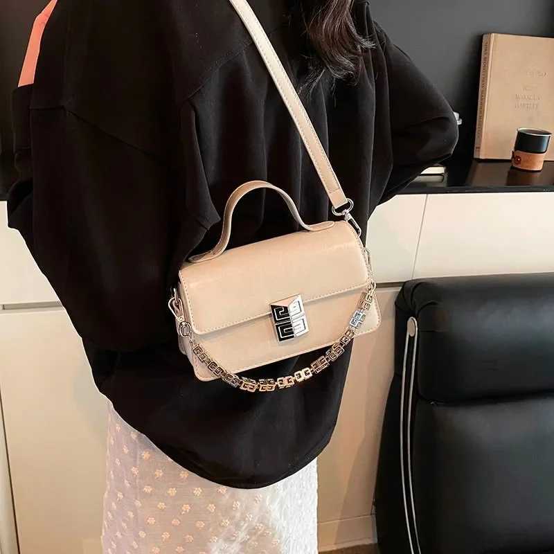 2025 Chic Minimalist Leather Crossbody Bag - Vintage Inspired Messenger Purse With Designer Parisian Details Y250315