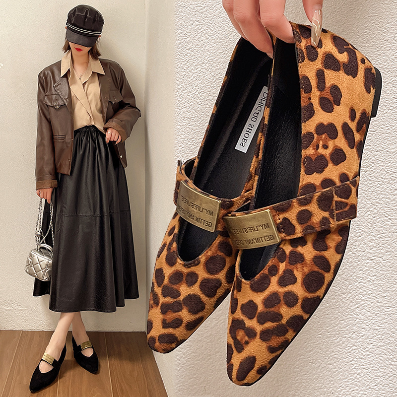French square toe single shoe women's leopard print flat 2025 new metal buckle straight belt Mary Jane shoes small fragrance style ddmypanda