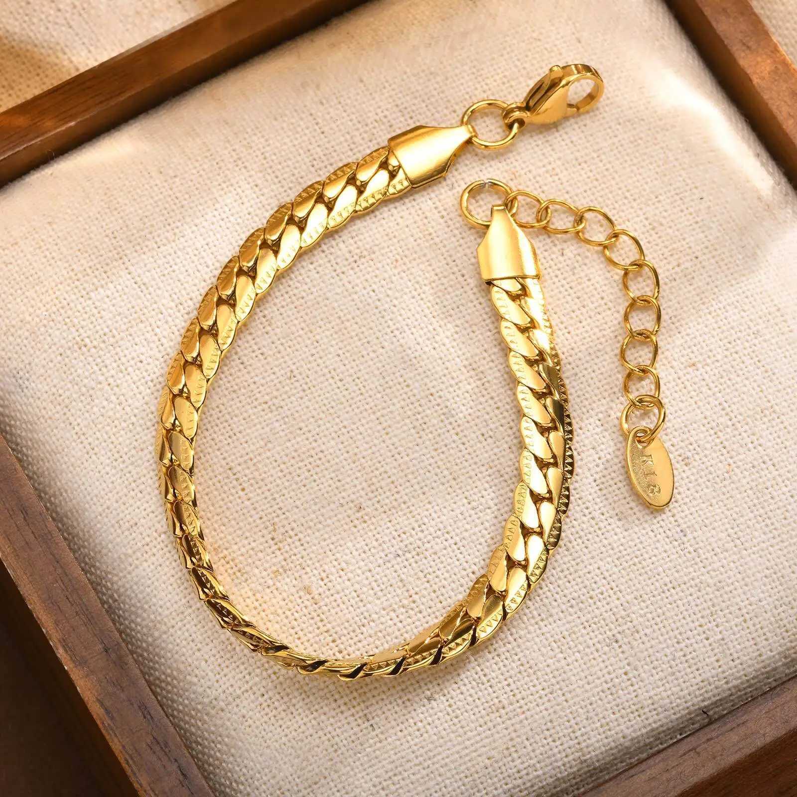 18k gold-plated Cuban chain bracelet stainless steel wrist chain bracelet stackable jewelry braceletXJ250315