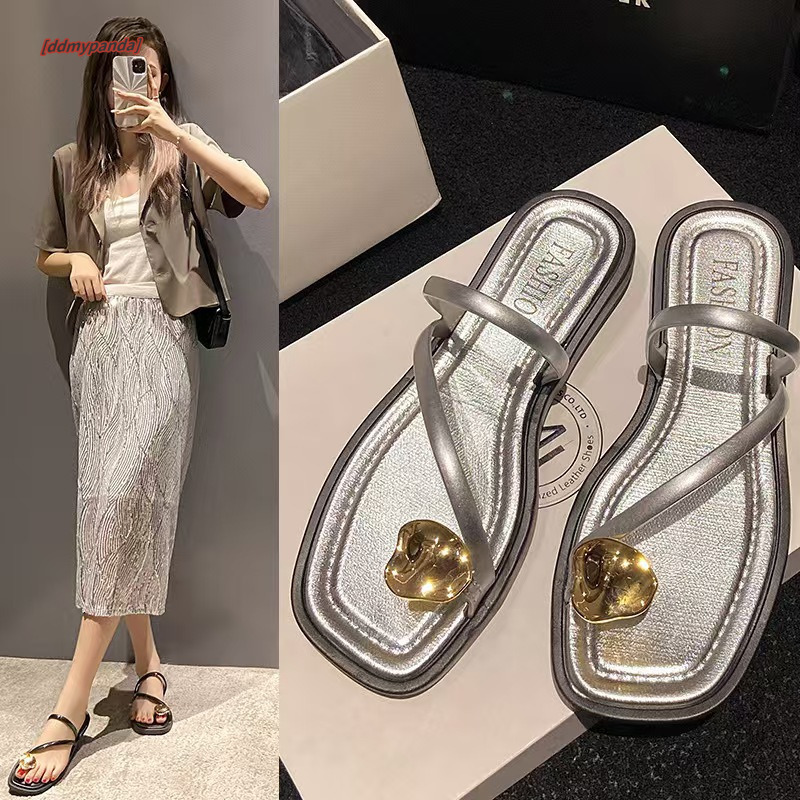 Clip toed slippers women 2025 new summer look white and luxurious, wearing fairy style fake French sandals for outerwear ddmypanda