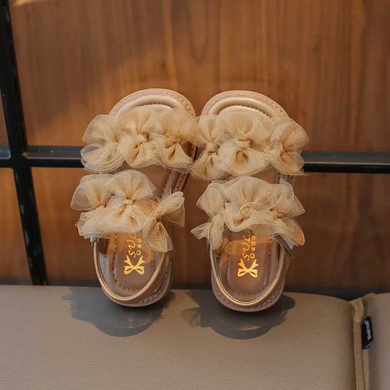 Girls Sandals Summer New Childrens Princess Shoulder Strap Dress Sandals Fashion Open Toe Lace Bow Childrens Flat Shoes Wedding PartyT250315