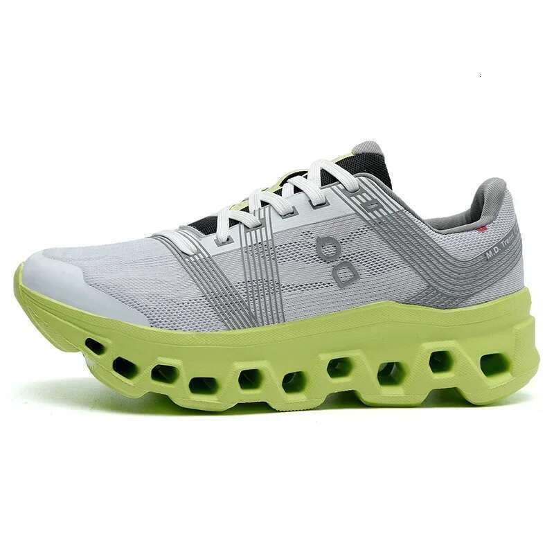 Men's jogging casual shoes, breathable mesh, lightweight, soft sol e, shock-absorbing track and field training sho es