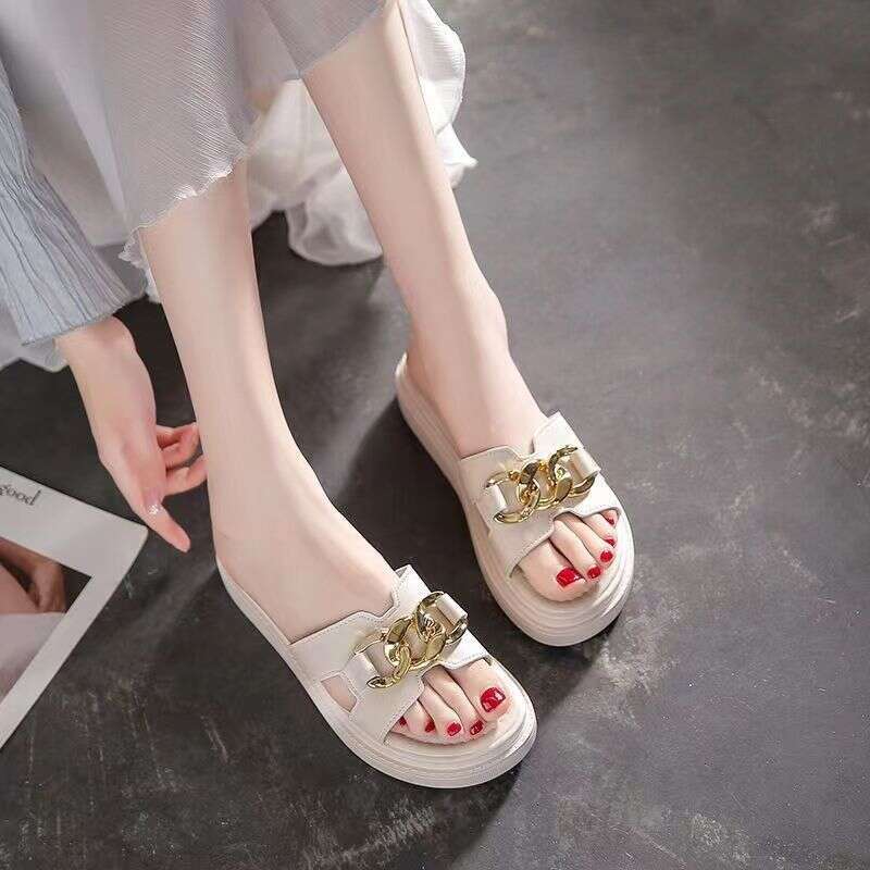 Sandals for women in the summer of 2024, fashionable thick sole, casual flat bottom, small fragrant style, non slip, versatile cool