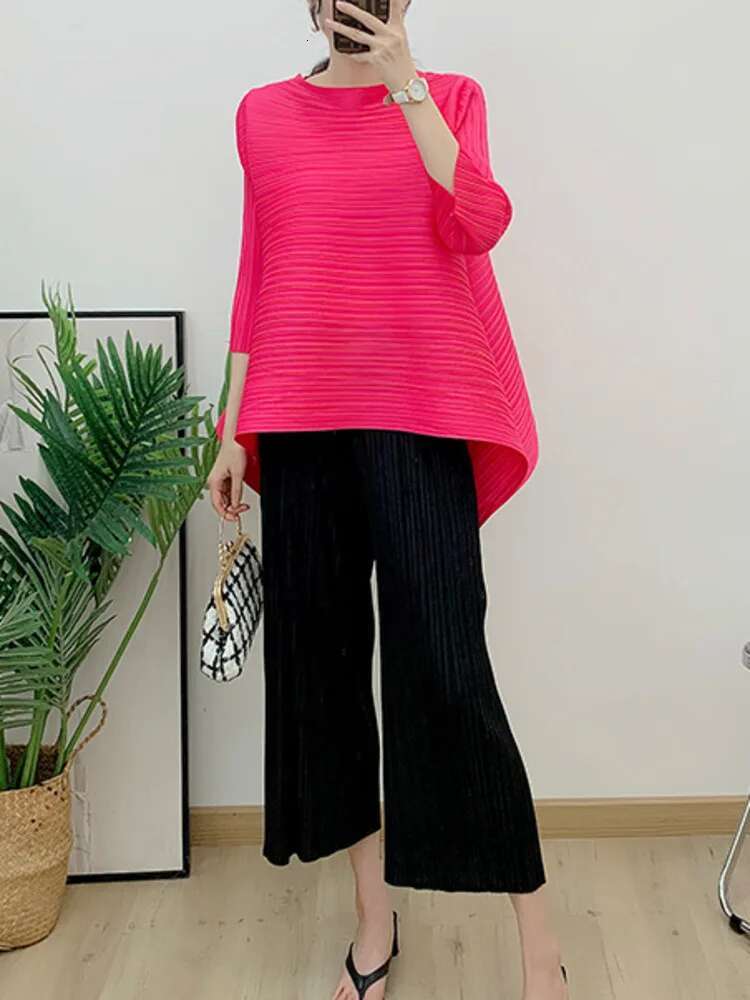GVUW Pleated Blouse For Women 2025 New Spring O-Neck Three Quarter Sleeve Solid Color Loose Casual Shirt Female Elegant 17G2471