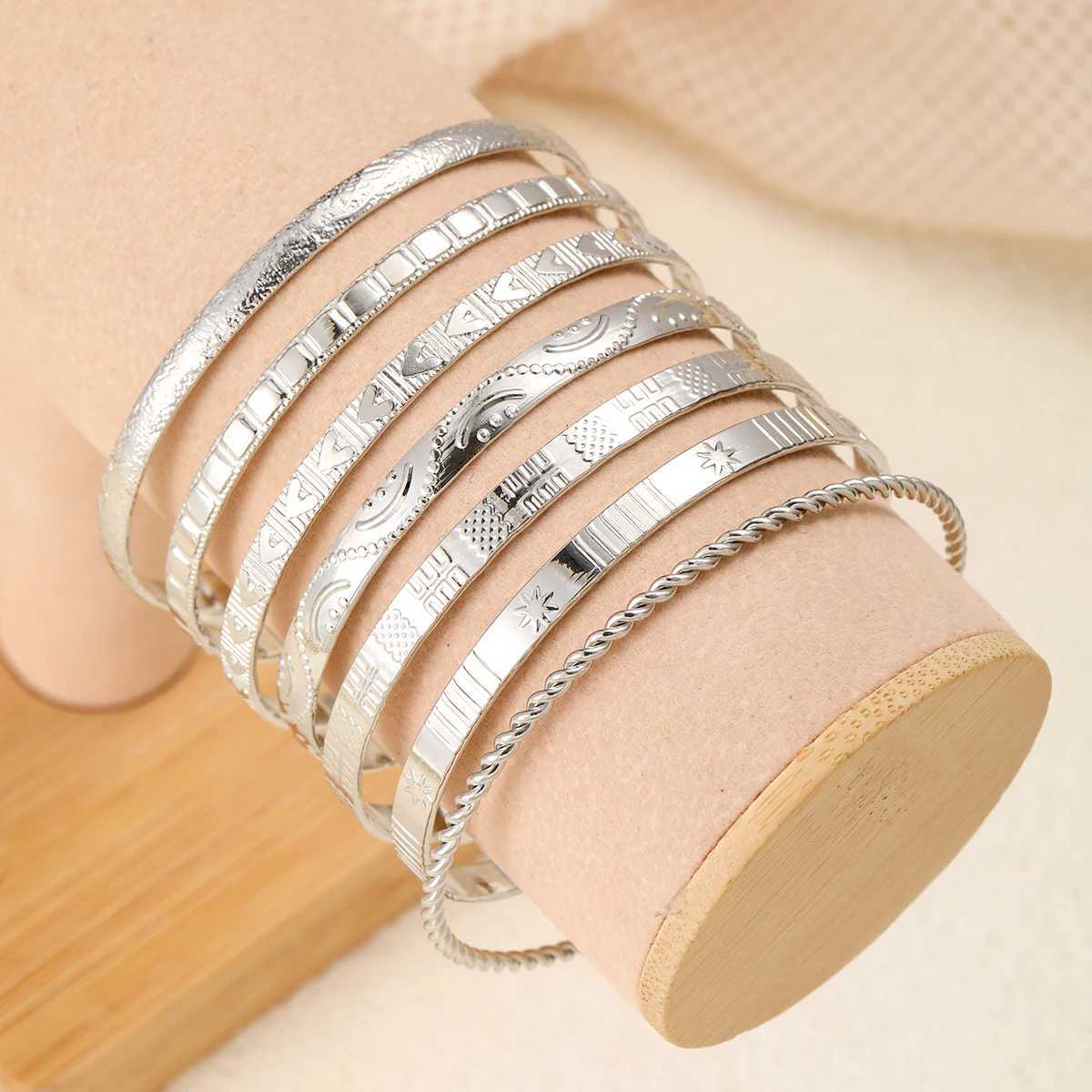 7 pieces/set Retro Elegant Diamond Heart Twisted Design Bracelet Gold Smooth Bracelet Set Female Charm Jewelry GiftXJ250315