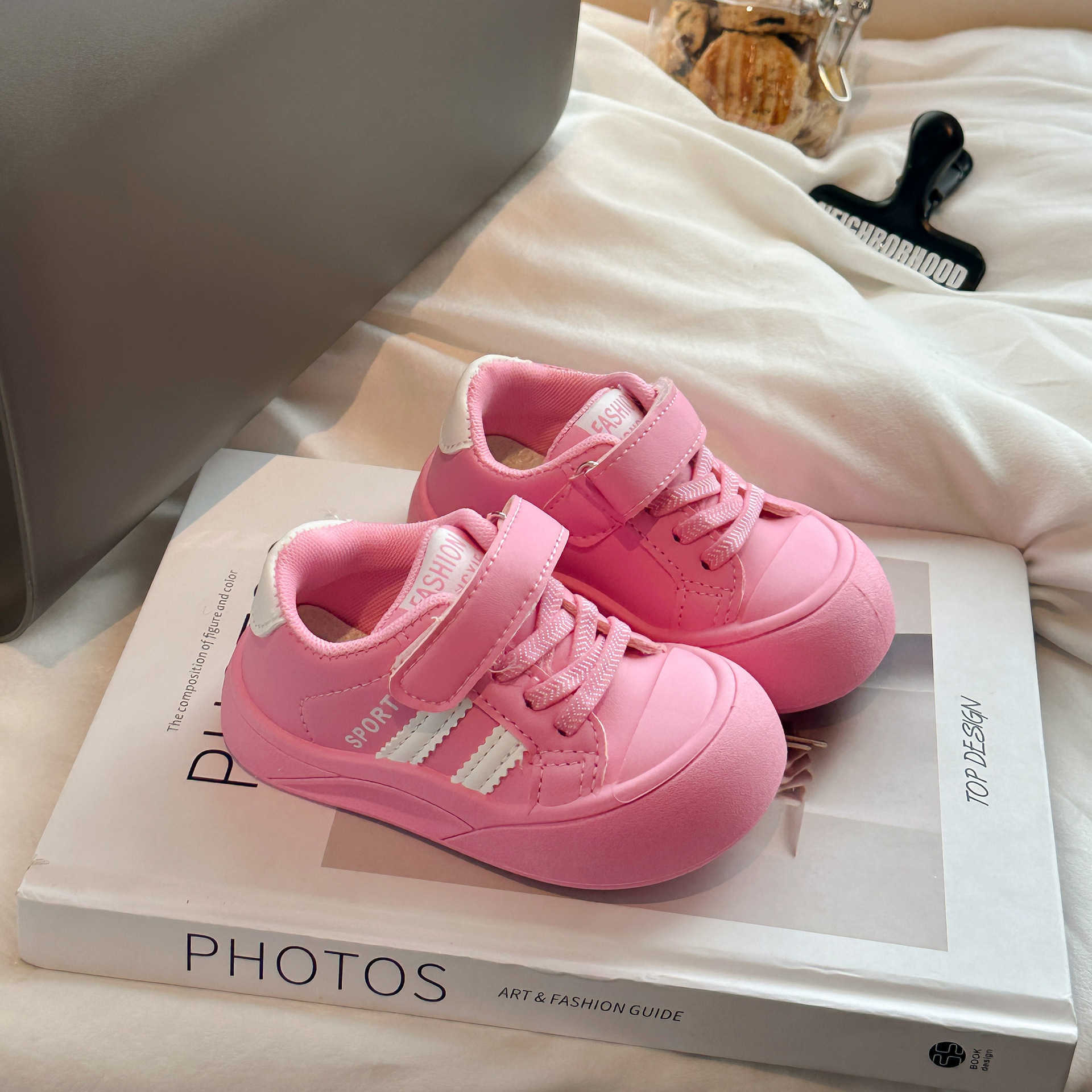 Athletic Outdoor Infant and toddler walking shoes male baby shoes soft soled anti slip shoes single shoes for girls spring and autumn styles white sho